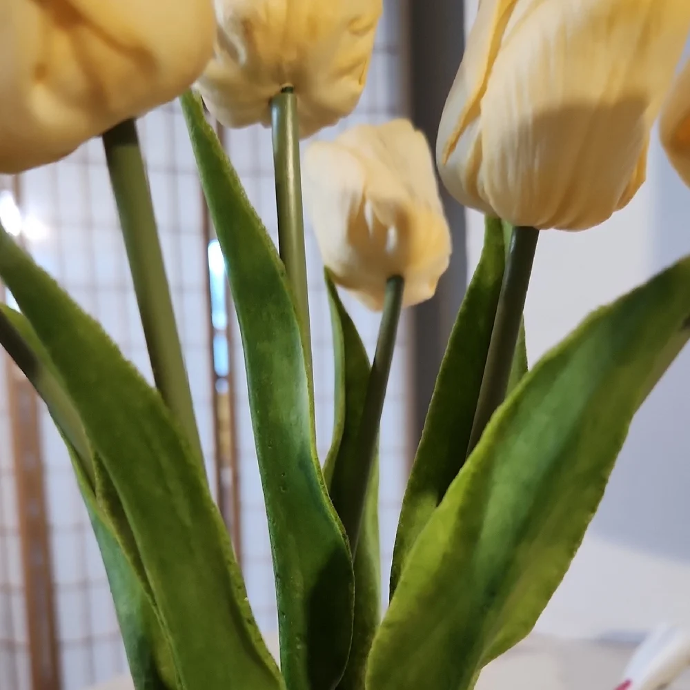 Vintage | Handpainted Yellow Tulips Honeycomb Vase with Rocks | realike*